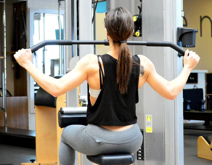 A female doing body workout in the gym with weights